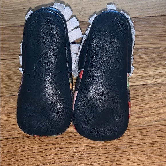 Freshly Picked Navy Blue and Floral Soft Soles sz4 - Picture 2 of 4